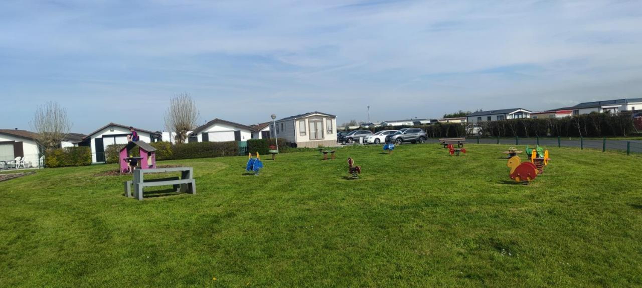 Przytulny Domek Holenderski Z Podgrzewanym Odkrytym Basenem Do Dyspozycji Gosci De Haan Exterior foto